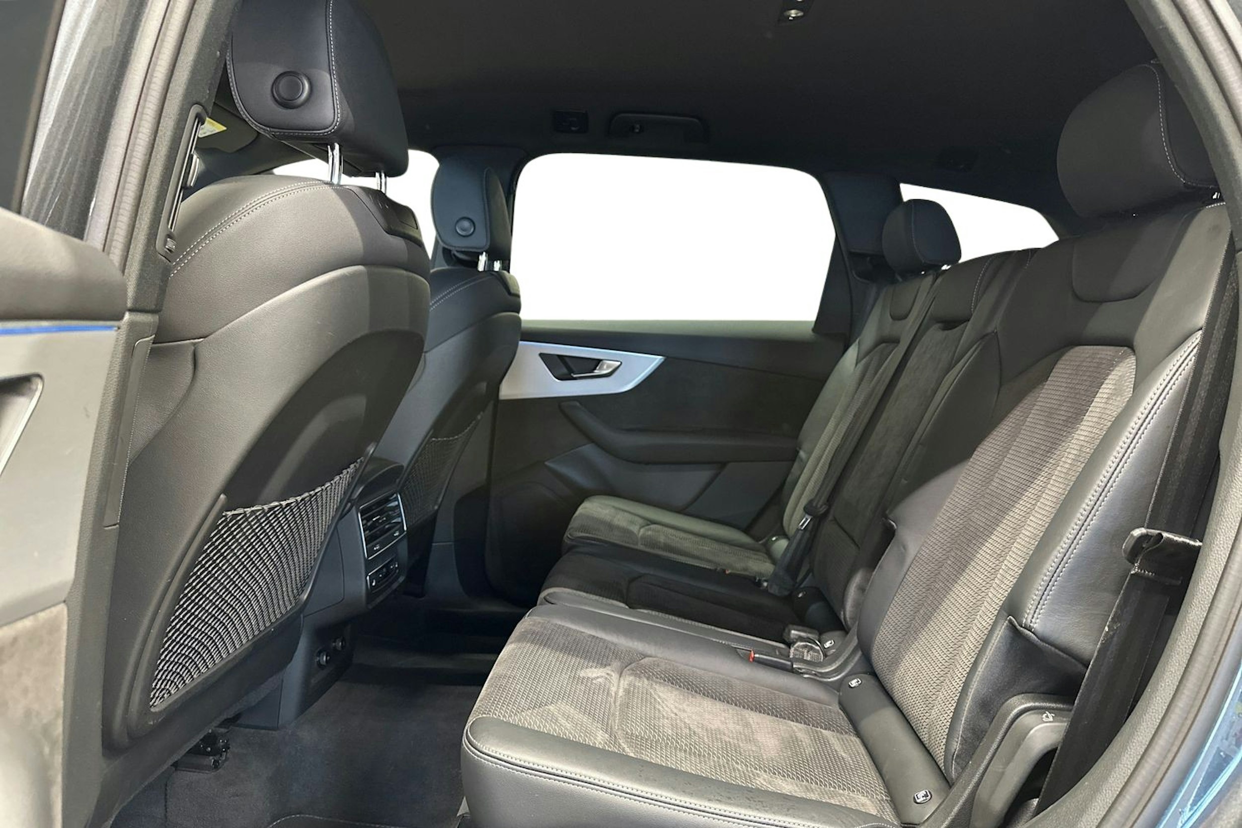 harmaa Audi Q7 2021 kuva 10.
