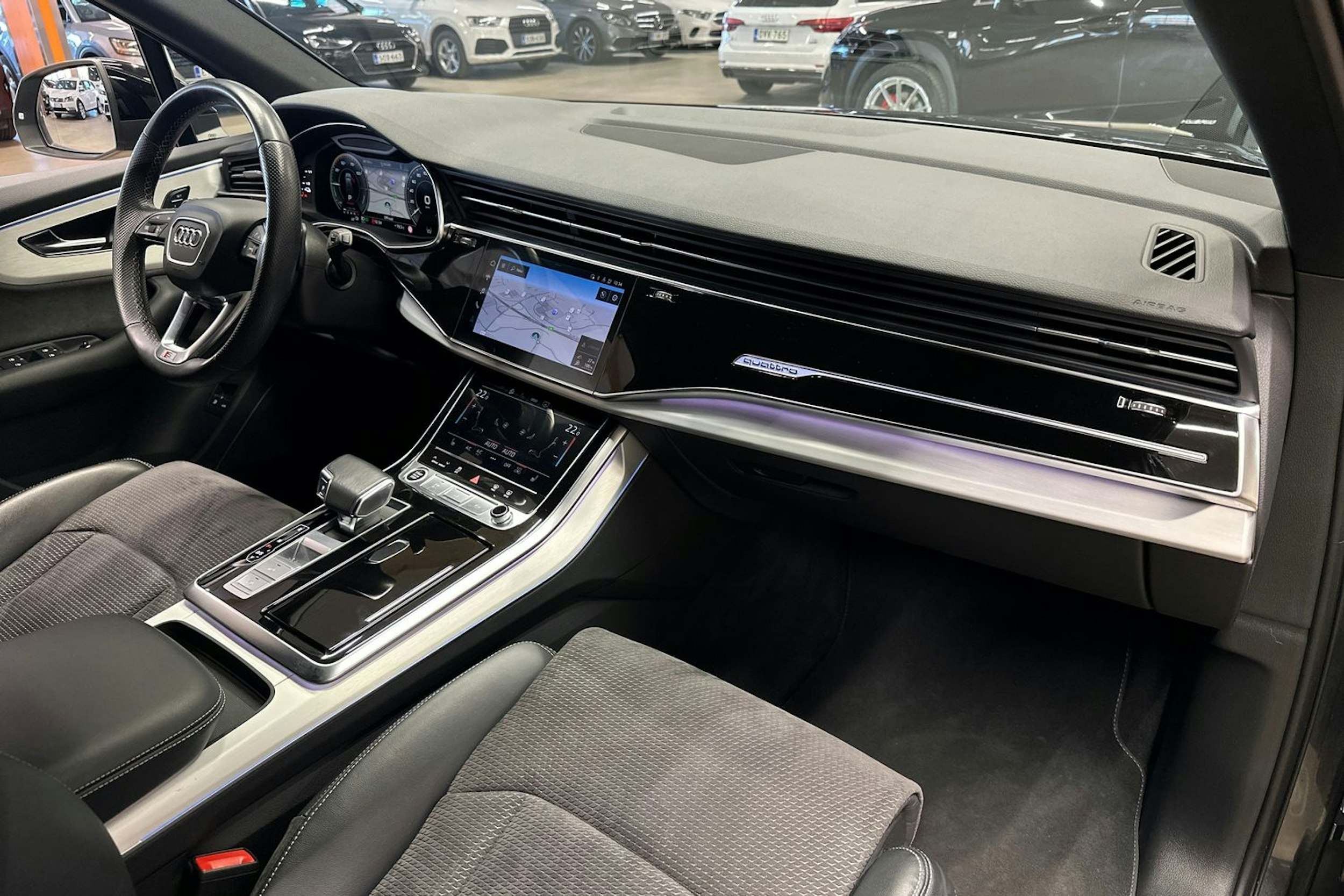 harmaa Audi Q7 2021 kuva 12.