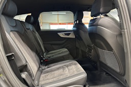 harmaa Audi Q7 2021 kuva 15.