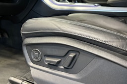 harmaa Audi Q7 2021 kuva 17.