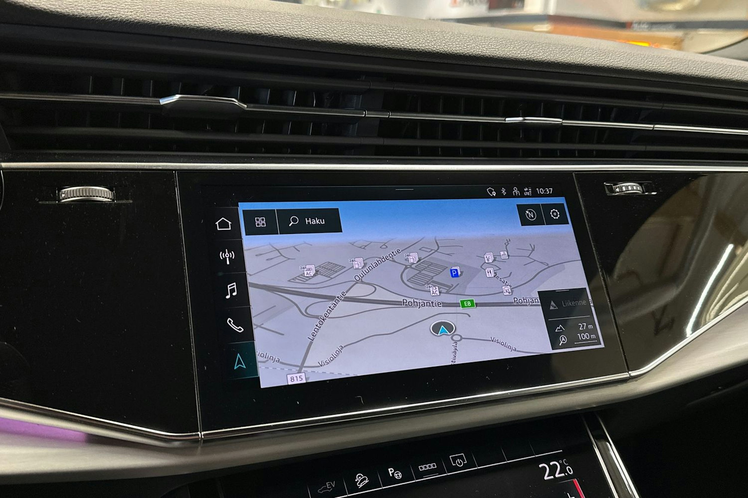 harmaa Audi Q7 2021 kuva 20.