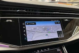 harmaa Audi Q7 2021 kuva 20.