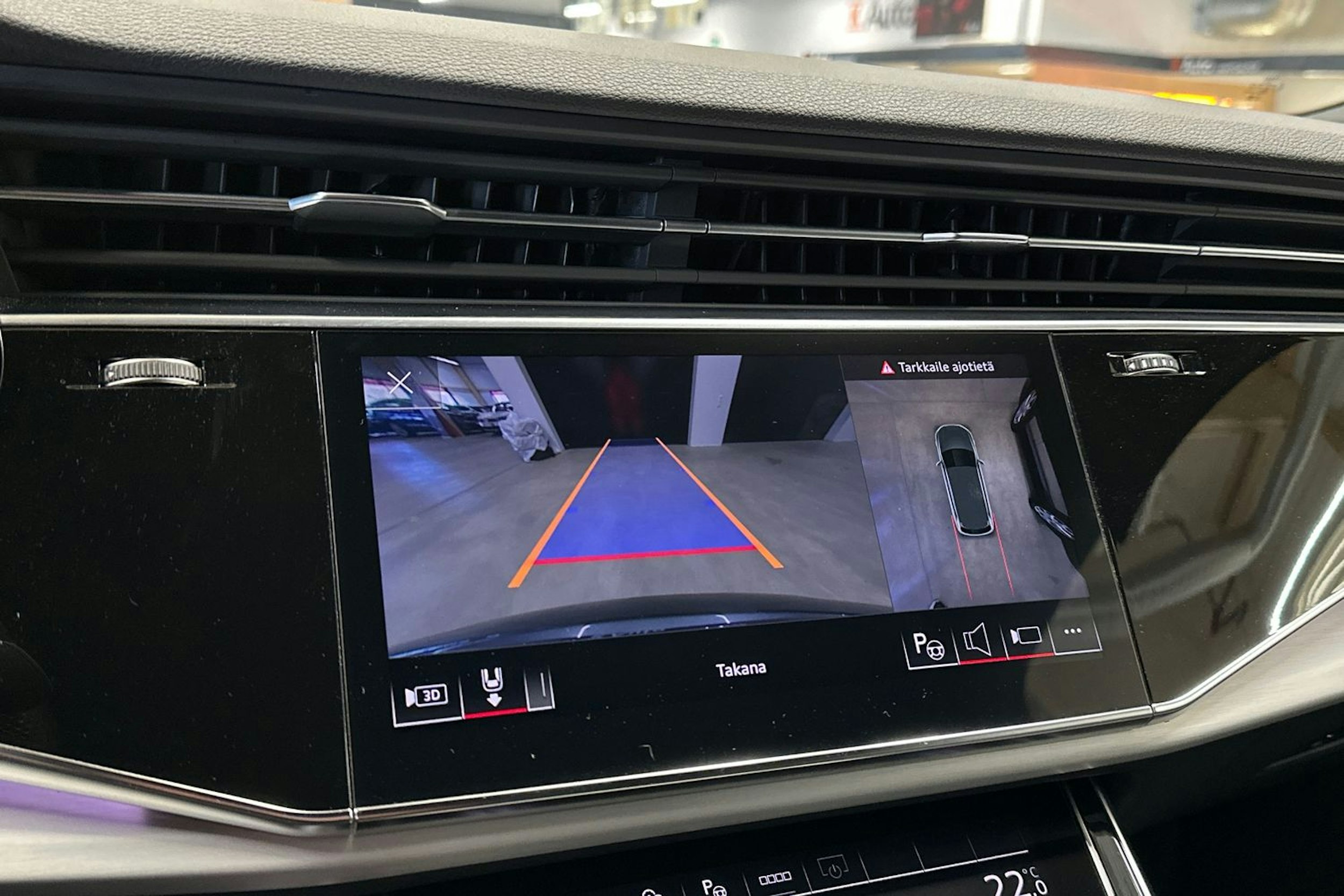 harmaa Audi Q7 2021 kuva 21.