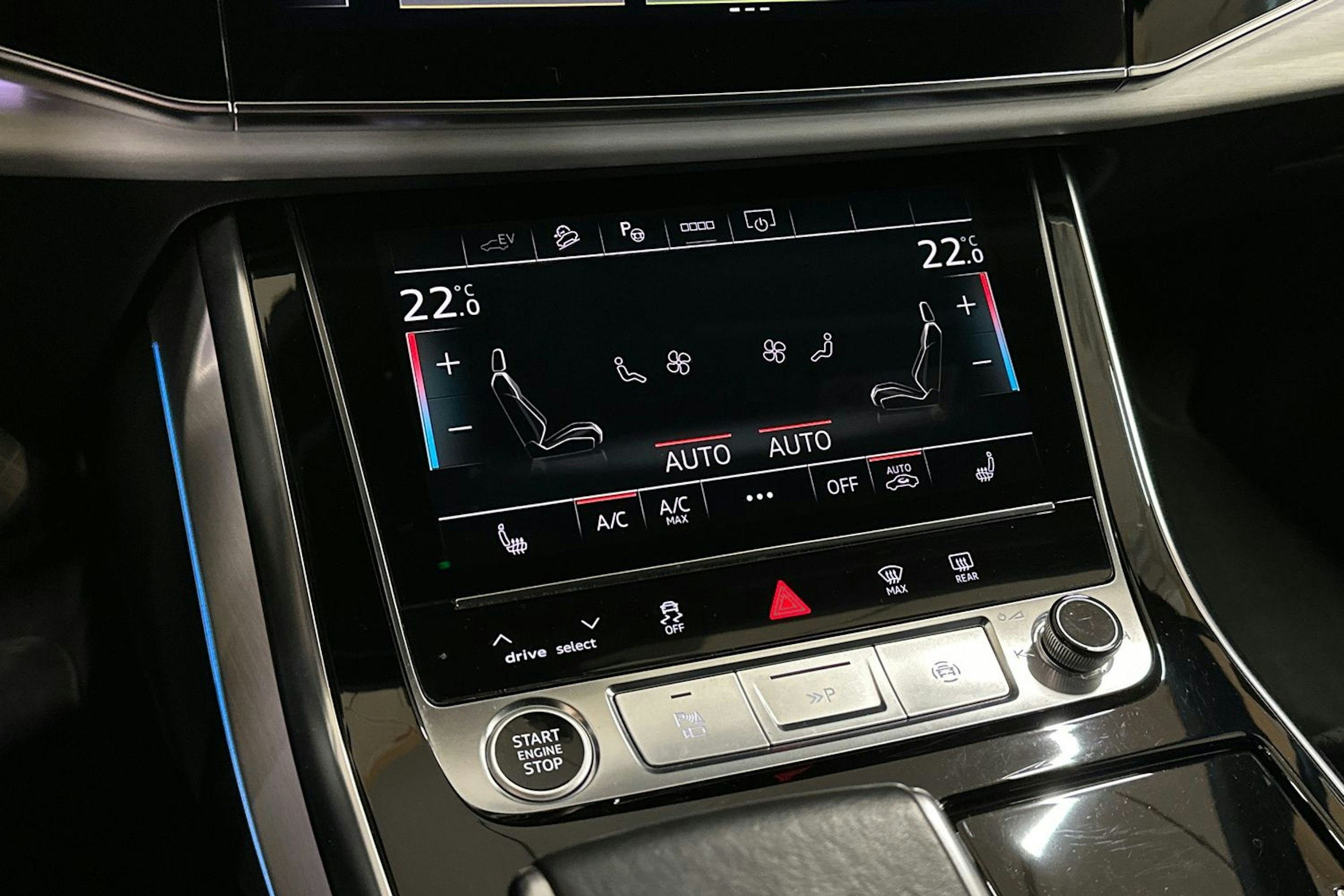 harmaa Audi Q7 2021 kuva 24.