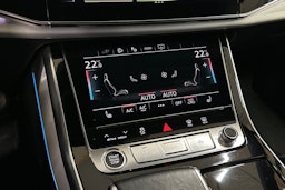 harmaa Audi Q7 2021 kuva 24.