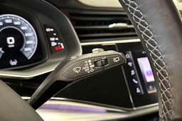 harmaa Audi Q7 2021 kuva 29.