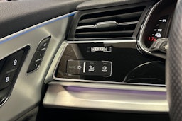 harmaa Audi Q7 2021 kuva 32.