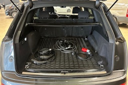 harmaa Audi Q7 2021 kuva 36.