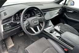 valkoinen Audi Q7 2021 kuva 3.