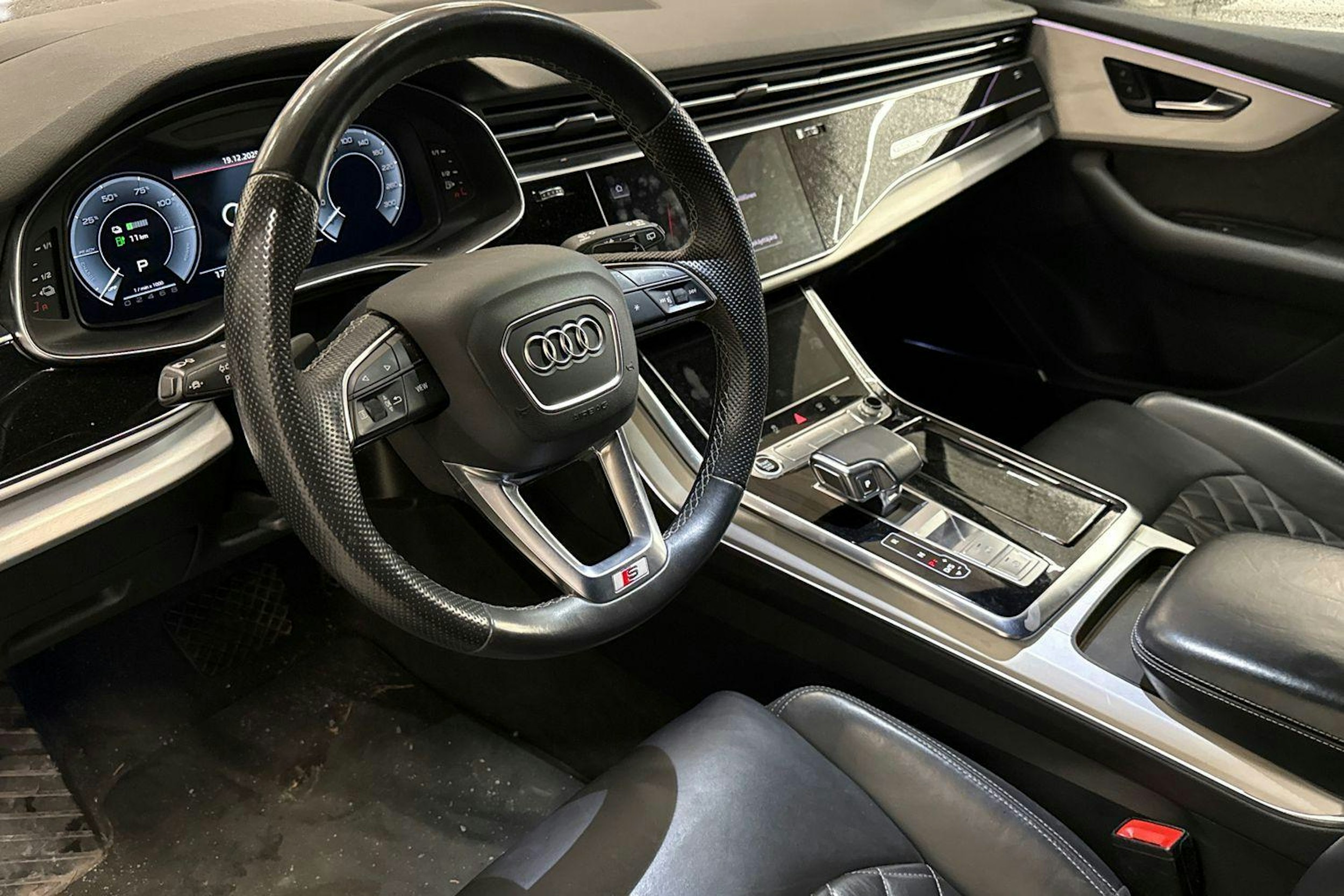 met. sininen Audi Q7 2021 kuva 3.