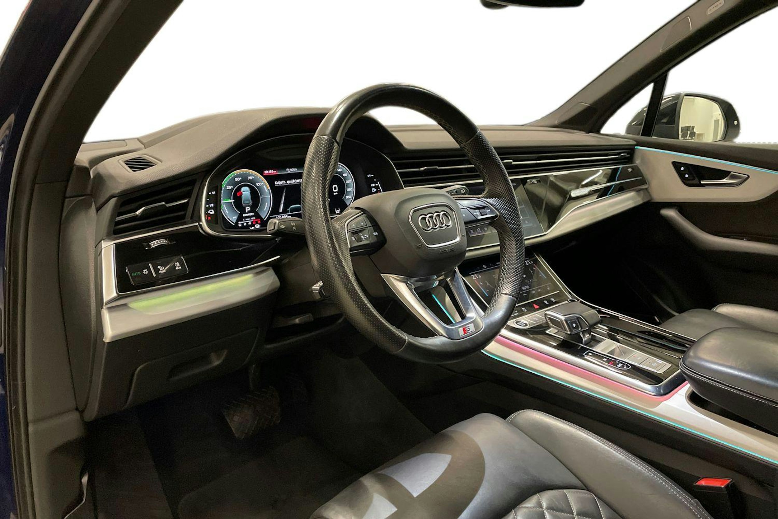 met. sininen Audi Q7 2021 kuva 7.
