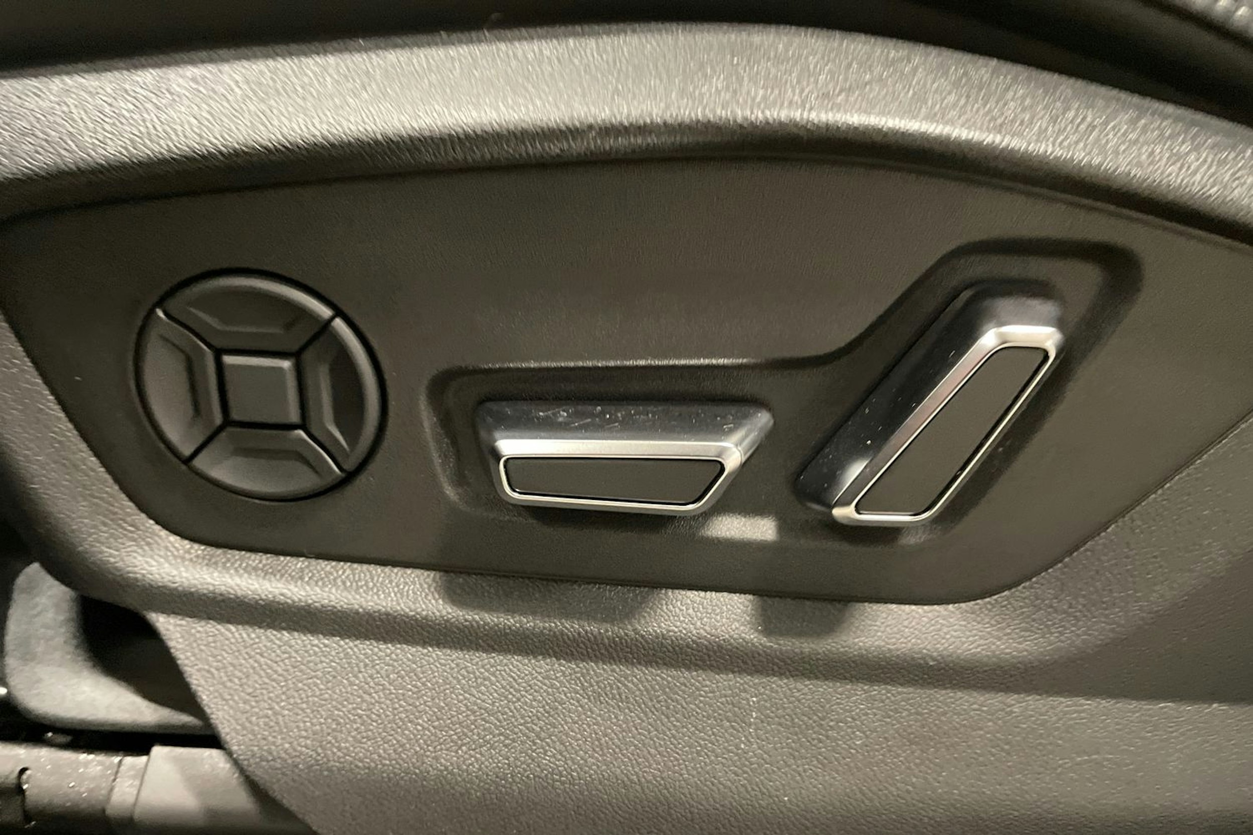 met. sininen Audi Q7 2021 kuva 15.