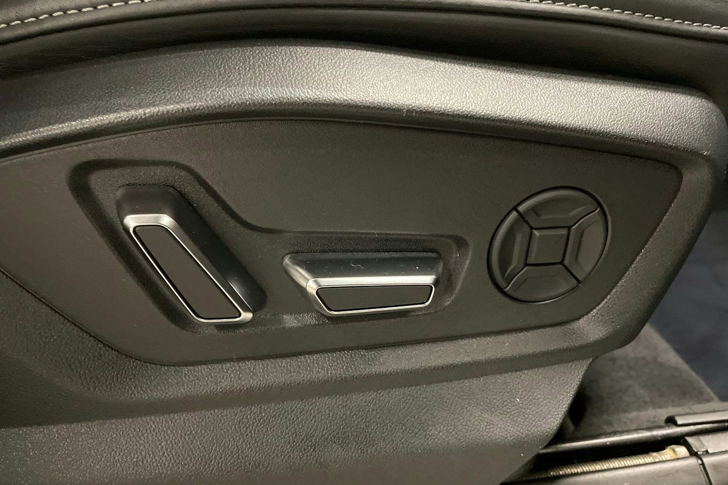 met. sininen Audi Q7 2021 kuva 18.