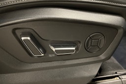 met. sininen Audi Q7 2021 kuva 18.