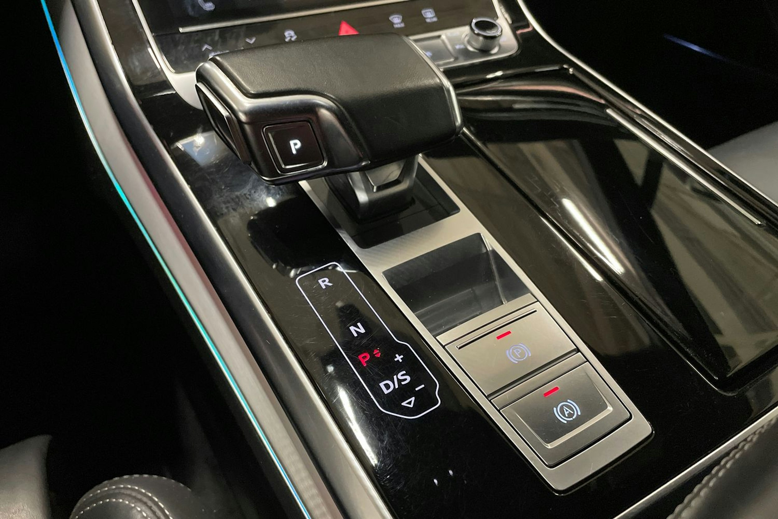 met. sininen Audi Q7 2021 kuva 39.