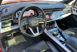 punainen Audi Q7 2021 kuva 3.