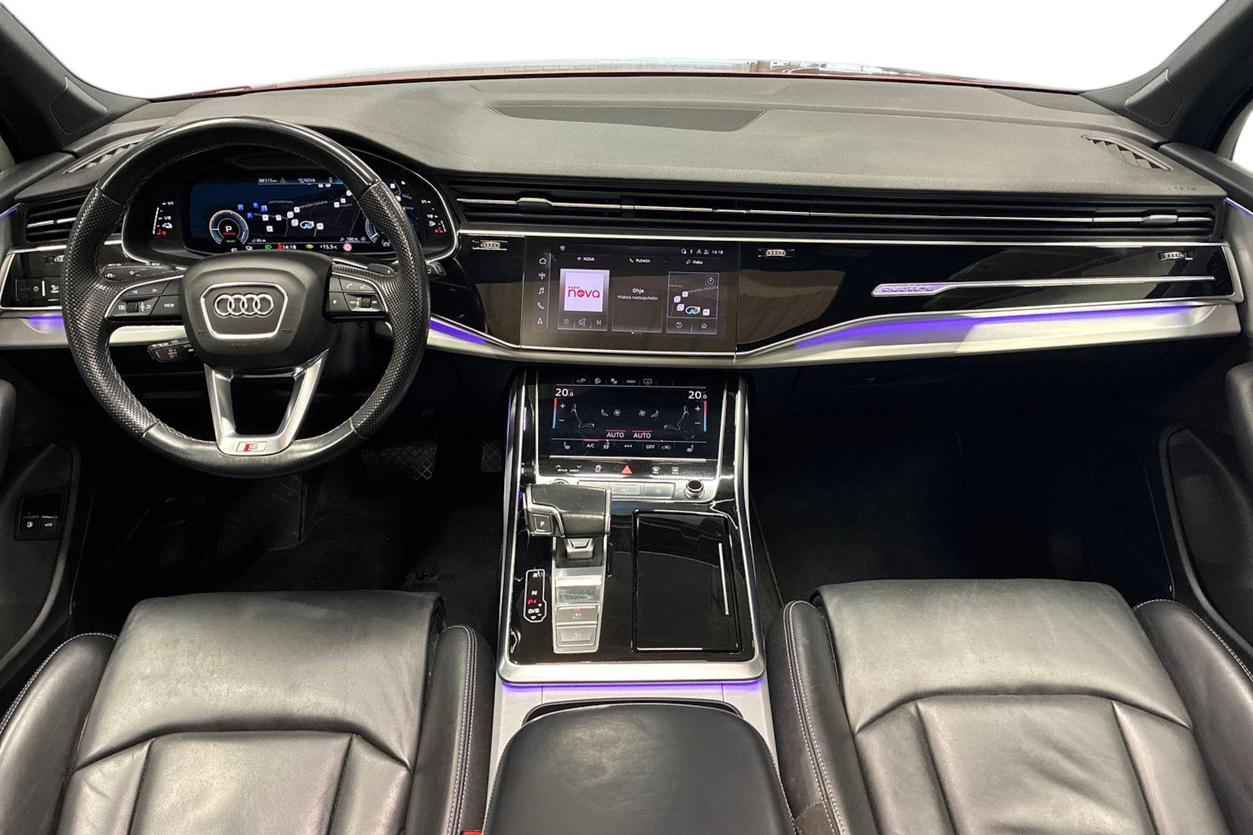 Punainen Audi Q7 2021 kuva 9.