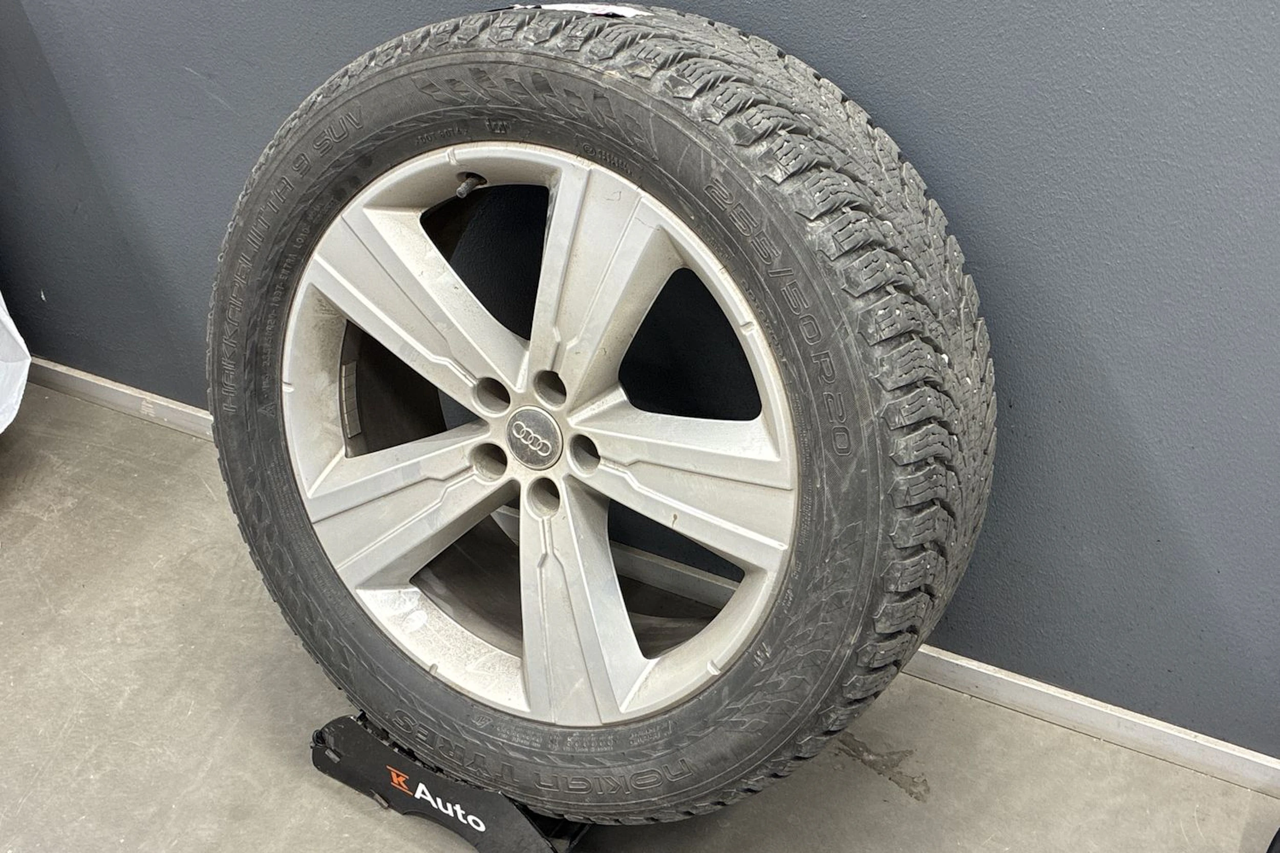 Punainen Audi Q7 2021 kuva 13.