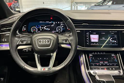 Punainen Audi Q7 2021 kuva 15.