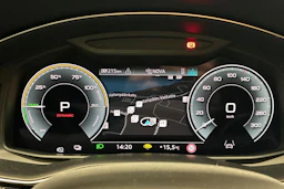 Punainen Audi Q7 2021 kuva 17.