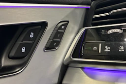 Punainen Audi Q7 2021 kuva 21.