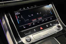 Punainen Audi Q7 2021 kuva 24.