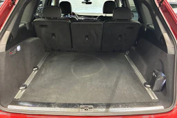 Punainen Audi Q7 2021 kuva 28.