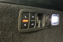 Punainen Audi Q7 2021 kuva 29.