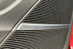 Punainen Audi Q7 2021 kuva 35.