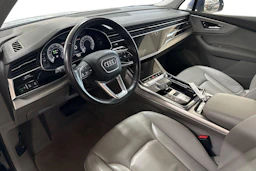 sininen Audi Q7 2021 kuva 3.