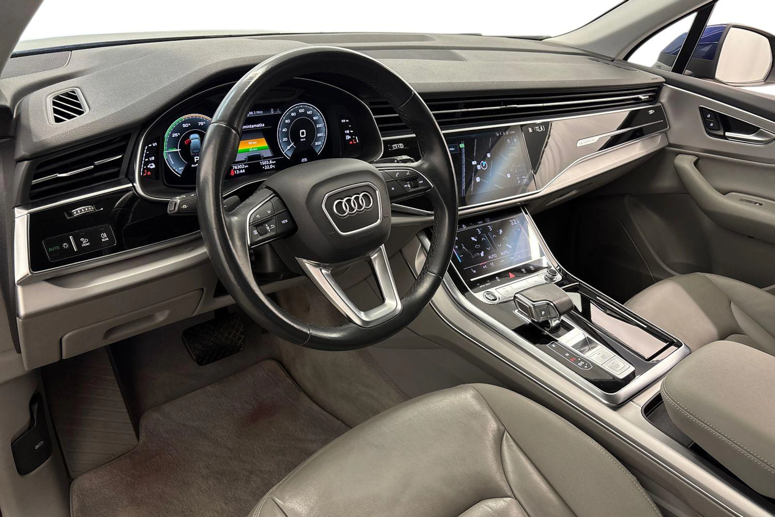 sininen Audi Q7 2021 kuva 8.