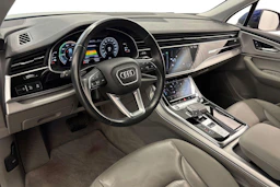 sininen Audi Q7 2021 kuva 8.