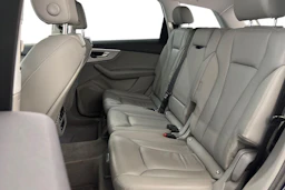 sininen Audi Q7 2021 kuva 11.