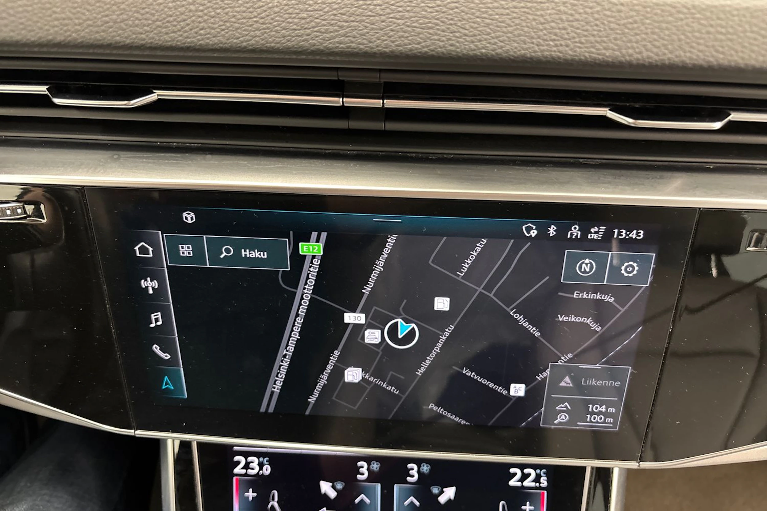 sininen Audi Q7 2021 kuva 20.