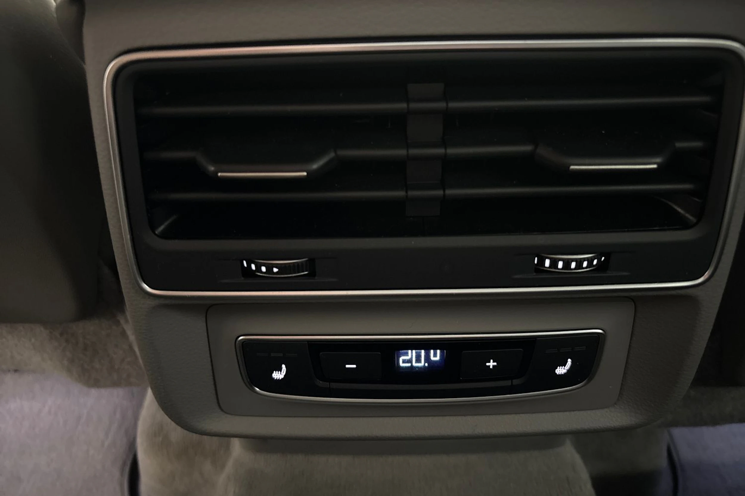 sininen Audi Q7 2021 kuva 25.