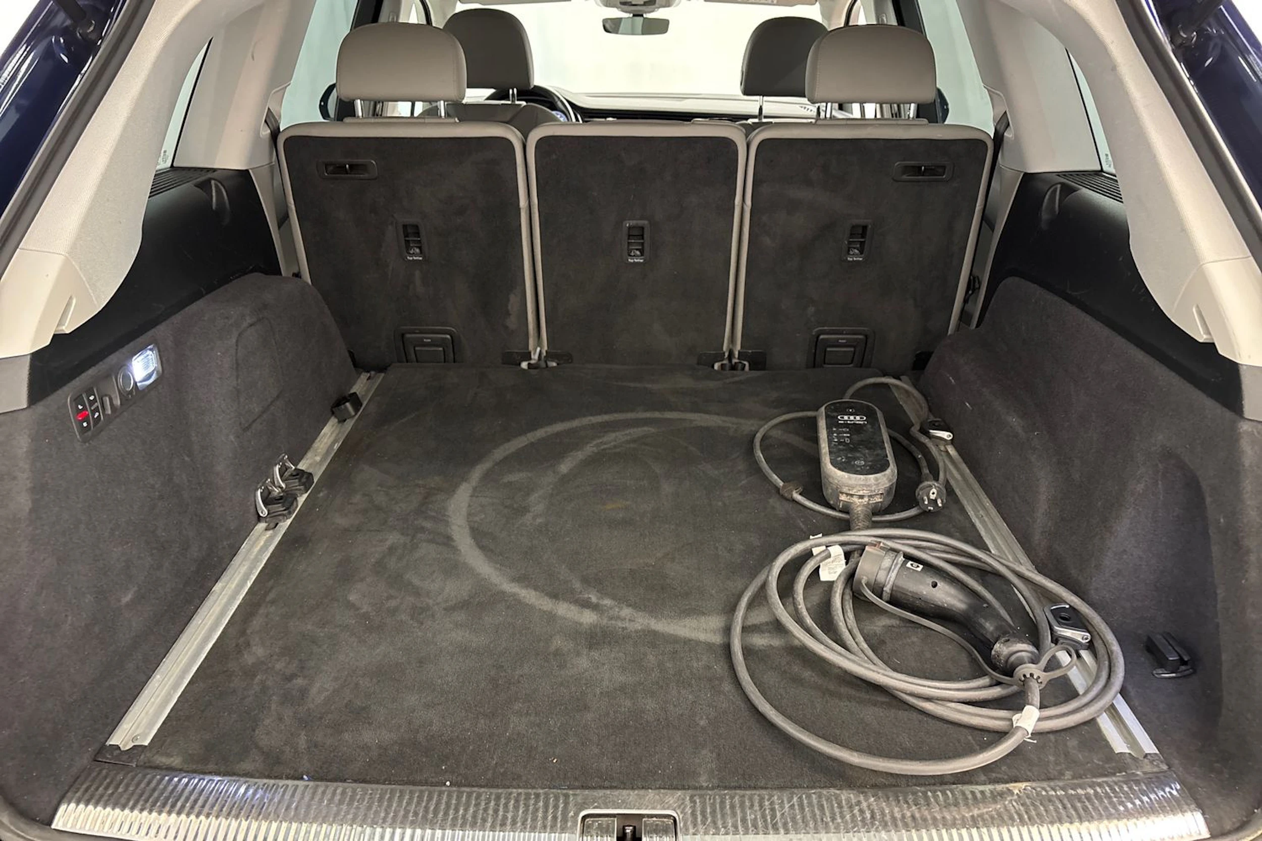 sininen Audi Q7 2021 kuva 26.