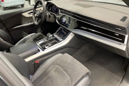 Harmaa Audi Q7 2021 kuva 35.