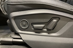 Harmaa Audi Q7 2021 kuva 36.