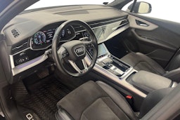 met. musta Audi Q7 2021 kuva 7.