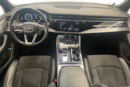 met. musta Audi Q7 2021 kuva 9.