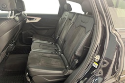 met. musta Audi Q7 2021 kuva 10.
