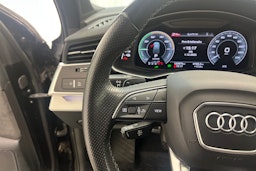 met. musta Audi Q7 2021 kuva 17.