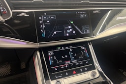 met. musta Audi Q7 2021 kuva 19.