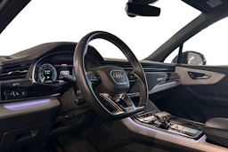 sininen Audi Q7 2021 kuva 3.