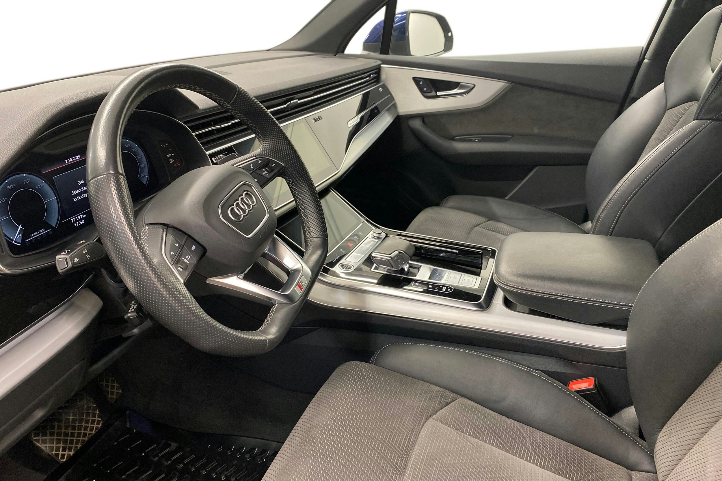 sininen Audi Q7 2021 kuva 7.