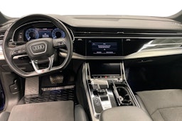sininen Audi Q7 2021 kuva 9.