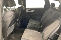 sininen Audi Q7 2021 kuva 10.