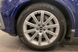 sininen Audi Q7 2021 kuva 11.