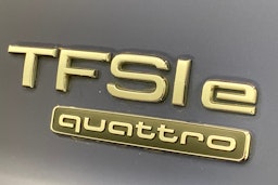 sininen Audi Q7 2021 kuva 24.