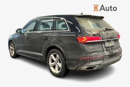 musta Audi Q7 2021 kuva 2.